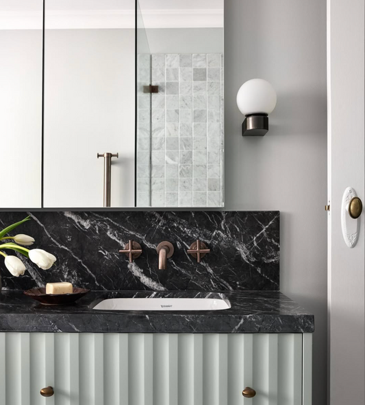 The Uno Wall Light