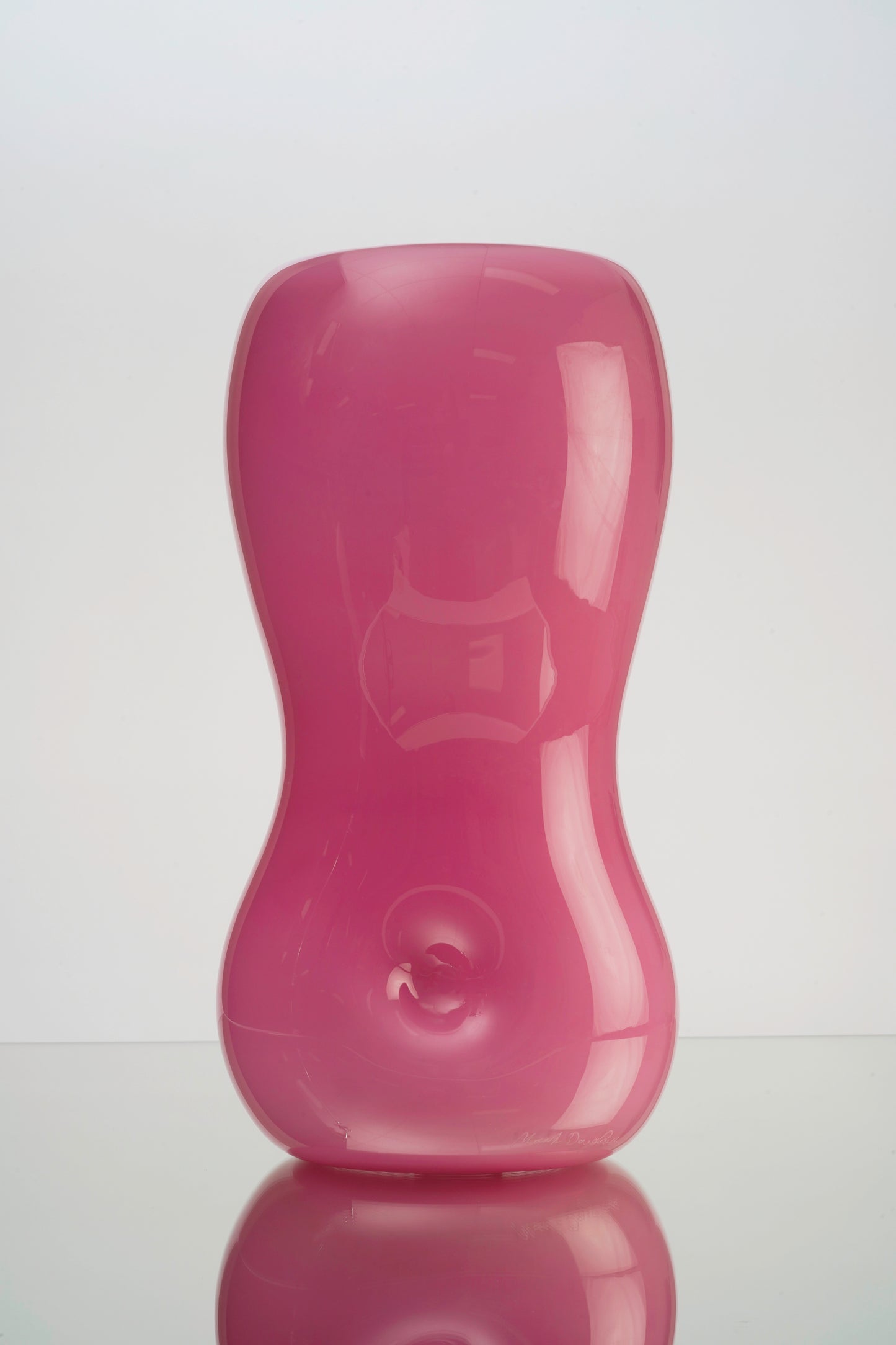 Nave Vase