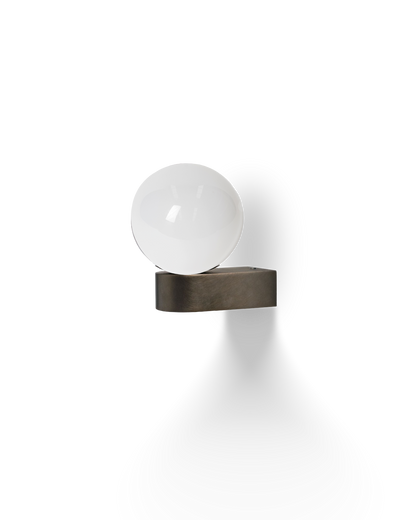 The Uno Wall Light