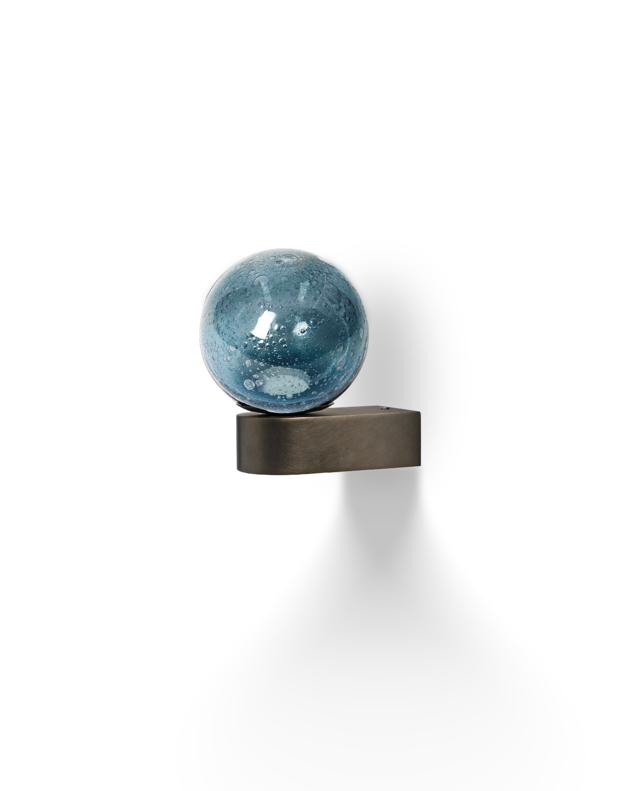 The Uno Wall Light