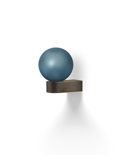 The Uno Wall Light